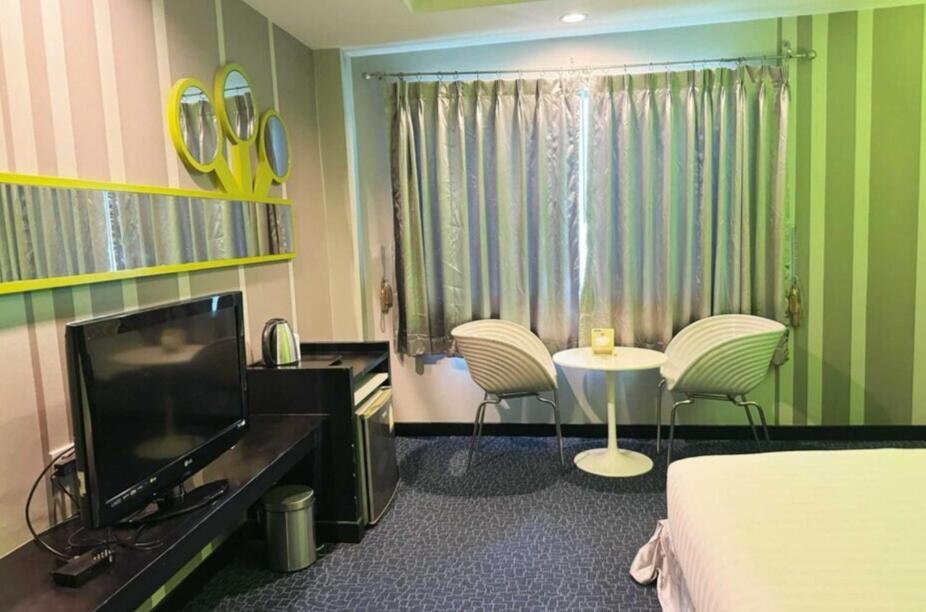 Capital O 75514 Vasidtee City Hotel Suphan Buri Exterior foto