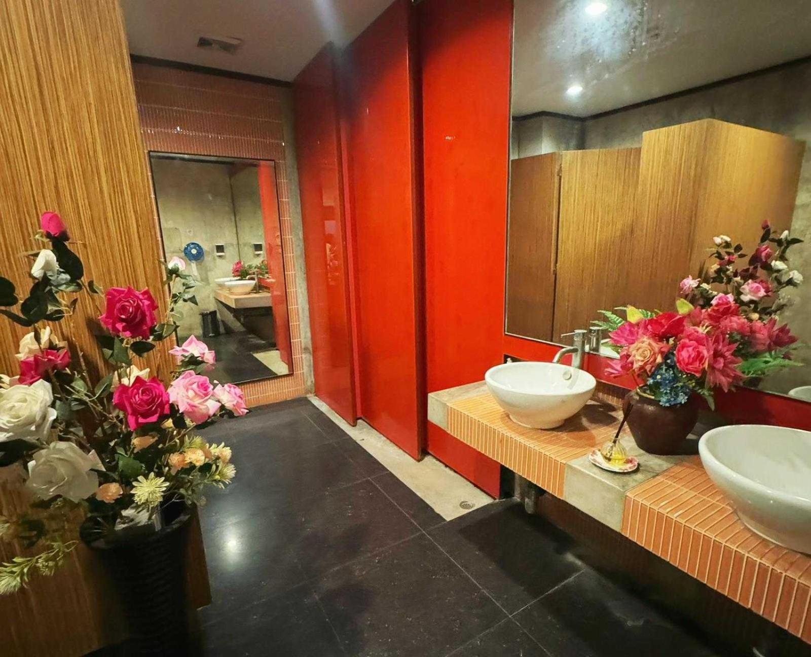 Capital O 75514 Vasidtee City Hotel Suphan Buri Exterior foto